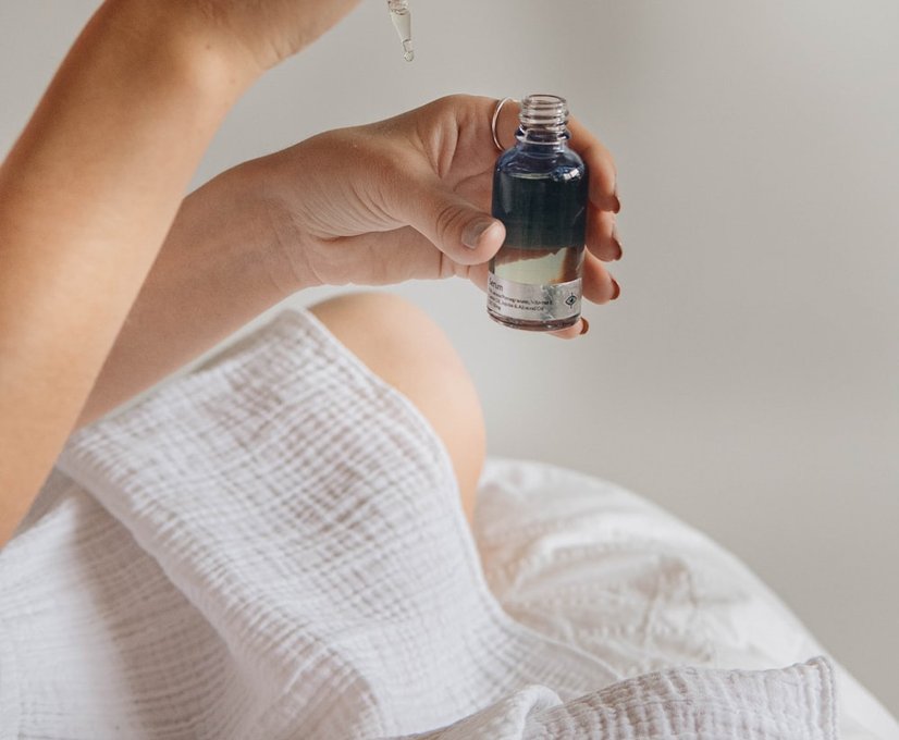 ExoScalp daily hair support serum dropper